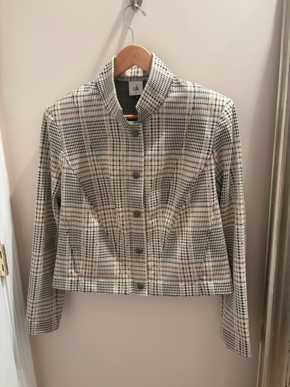 CAbi plaid, travel jacket with snap closure. - Picture 4 of 7